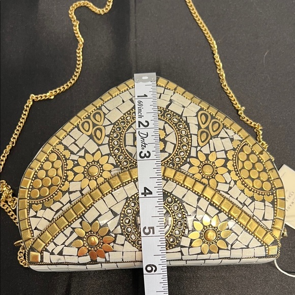 Antik Kraft | Metal Heart Gold & Cream Mosaic Purse w/ Crossbody - Picture 11 of 13